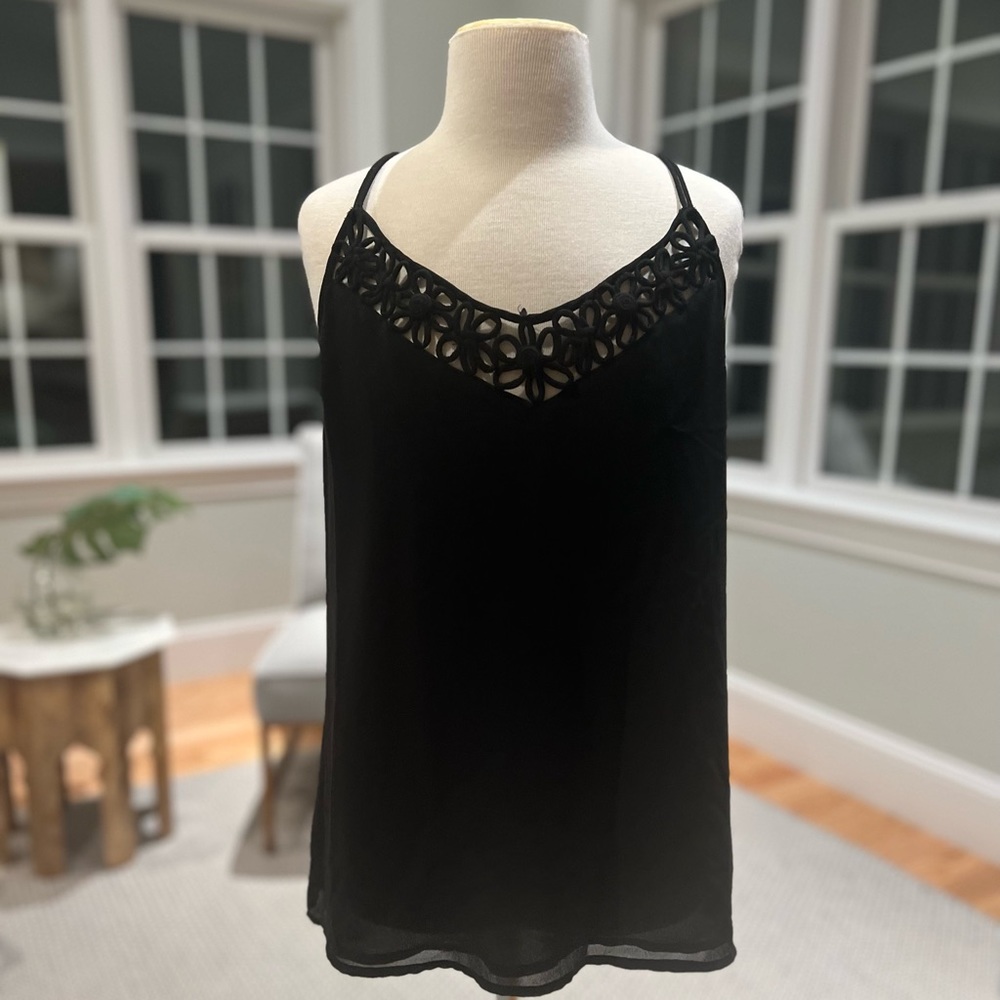 Boutique black camisole w/ daisy detail